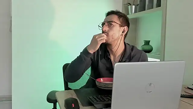 pablo-rincon95 online show from January 2025 03:18:01 PM