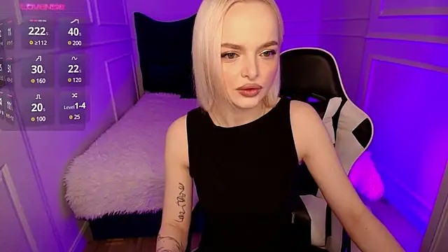 Snapshot of horny_blondiee chatting on January 2025 08:20:02 AM horny blondiee online show from January 2025 08:20:02 AM