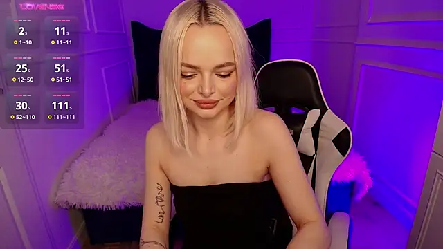 Snapshot of horny_blondiee chatting on February 2025 08:22:01 AM horny blondiee online show from February 2025 08:22:01 AM