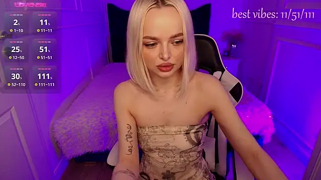 Snapshot of horny_blondiee chatting on February 2025 08:20:01 AM horny blondiee online show from February 2025 08:20:01 AM