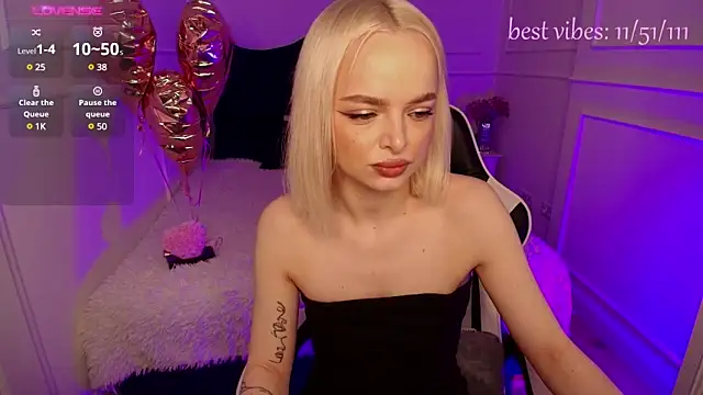 Snapshot of horny_blondiee chatting on February 2025 08:30:02 AM horny blondiee online show from February 2025 08:30:02 AM