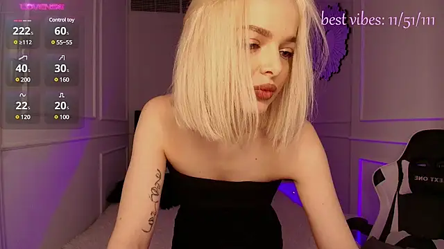 Snapshot of horny_blondiee chatting on February 2025 08:38:01 AM horny blondiee online show from February 2025 08:38:01 AM