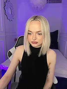 Snapshot of horny_blondiee chatting on March 2025 08:30:01 AM horny blondiee online show from March 2025 08:30:01 AM