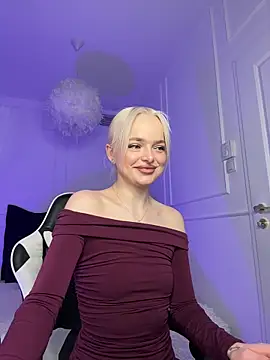 Snapshot of horny_blondiee chatting on March 2025 08:23:02 AM horny blondiee online show from March 2025 08:23:02 AM