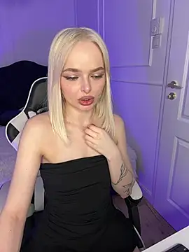 Snapshot of horny_blondiee chatting on March 2025 06:34:01 PM horny blondiee online show from March 2025 06:34:01 PM