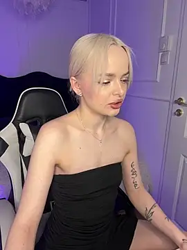 Snapshot of horny_blondiee chatting on March 2025 08:15:01 AM horny blondiee online show from March 2025 08:15:01 AM