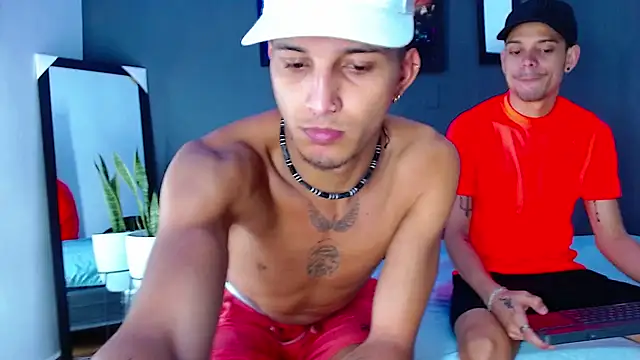 Snapshot of Friendsofeverything_ chatting on December 2024 04:17:01 PM Friendsofeverything online show from December 2024 04:17:01 PM