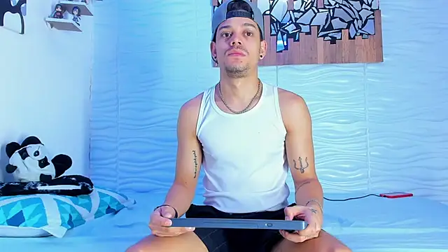 Snapshot of Friendsofeverything_ chatting on September 2025 01:10:01 PM Friendsofeverything online show from September 2025 01:10:01 PM