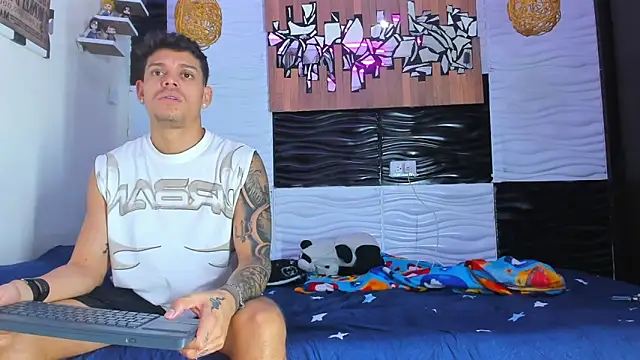 Snapshot of Friendsofeverything_ chatting on December 2025 11:21:02 PM Friendsofeverything online show from December 2025 11:21:02 PM