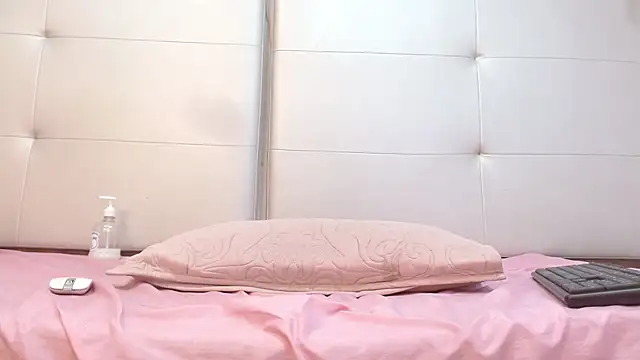 Snapshot of Alisson_Freckles chatting on December 2024 03:49:01 AM Alisson Freckles online show from December 2024 03:49:01 AM