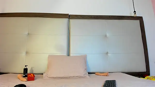 Snapshot of Alisson_Freckles chatting on February 2025 11:34:02 PM Alisson Freckles online show from February 2025 11:34:02 PM