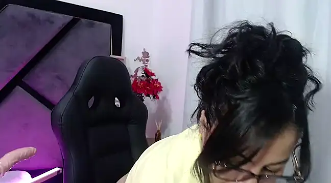 Snapshot of GabrielaDurann chatting on March 2025 02:51:02 PM GabrielaDurann online show from March 2025 02:51:02 PM