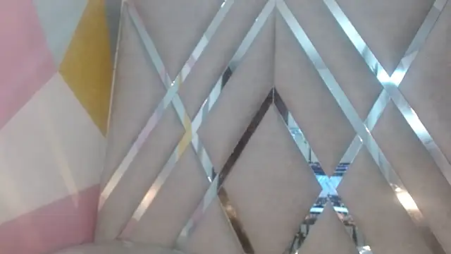 Snapshot of Lucy_White__ chatting on January 2025 12:33:01 AM Lucy White online show from January 2025 12:33:01 AM