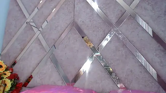 Snapshot of Lucy_White__ chatting on January 2025 11:58:02 PM Lucy White online show from January 2025 11:58:02 PM