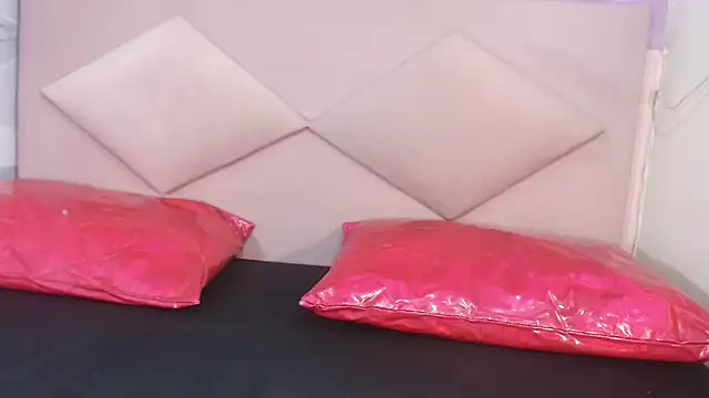 Snapshot of Lucy_White__ chatting on March 2025 12:08:01 AM Lucy White online show from March 2025 12:08:01 AM