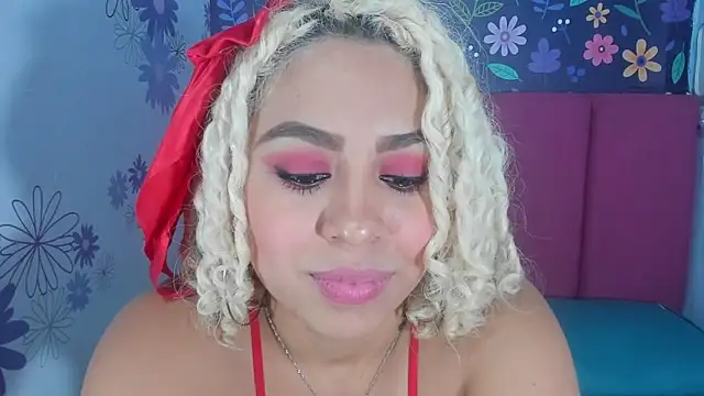 Snapshot of Lucy_White__ chatting on October 2025 08:07:01 PM Lucy White online show from October 2025 08:07:01 PM