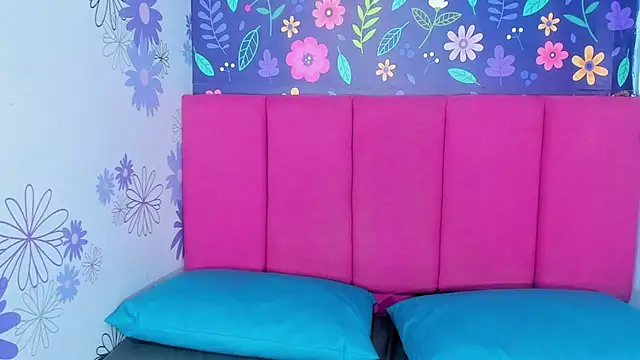 Snapshot of Lucy_White__ chatting on October 2025 08:19:01 PM Lucy White online show from October 2025 08:19:01 PM