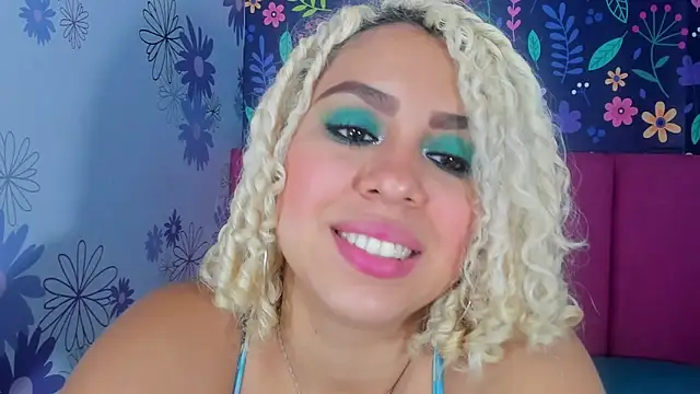 Snapshot of Lucy_White__ chatting on October 2025 08:26:01 PM Lucy White online show from October 2025 08:26:01 PM