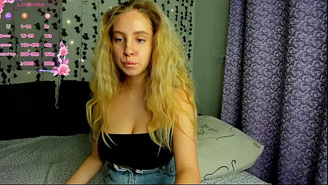 Snapshot of Kitty_Katrine chatting on December 2024 04:07:02 PM Kitty Katrine online show from December 2024 04:07:02 PM