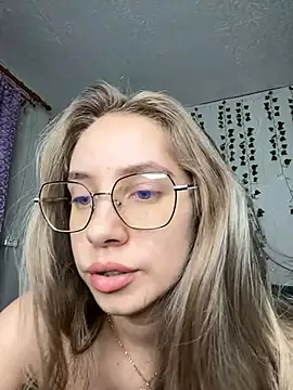 Snapshot of Kitty_Katrine chatting on February 2025 05:59:01 PM Kitty Katrine online show from February 2025 05:59:01 PM