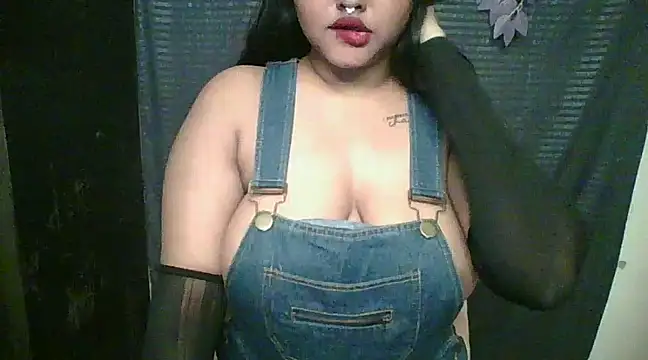 Snapshot of Your-love-12 chatting on December 2024 02:26:01 AM Your-love-12 online show from December 2024 02:26:01 AM