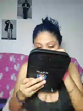 Snapshot of azulzulix chatting on January 2025 02:04:02 AM azulzulix online show from January 2025 02:04:02 AM