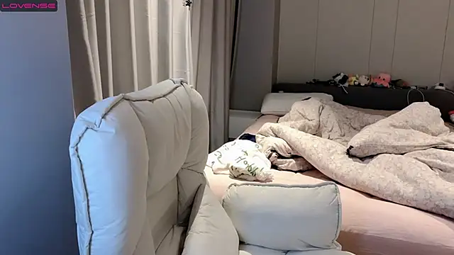 Snapshot of qiqi-666 chatting on March 2025 12:17:01 PM qiqi-666 online show from March 2025 12:17:01 PM