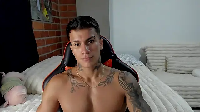 Snapshot of pettergrey1 chatting on November 2025 11:05:01 PM pettergrey1 online show from November 2025 11:05:01 PM