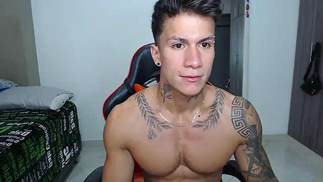 Snapshot of pettergrey1 chatting on February 2026 01:30:02 PM pettergrey1 online show from February 2026 01:30:02 PM