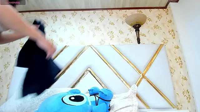 Snapshot of LaurenHu chatting on March 2025 06:58:02 AM LaurenHu online show from March 2025 06:58:02 AM