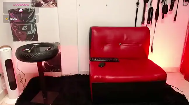 Snapshot of MadissomCute chatting on December 2024 07:25:02 AM MadissomCute online show from December 2024 07:25:02 AM