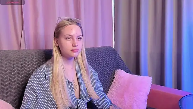 Carol  Cox online show from September 2025 12:54:02 AM