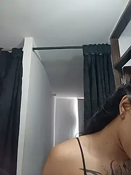 Karii-R online show from May 2026 06:04:02 PM