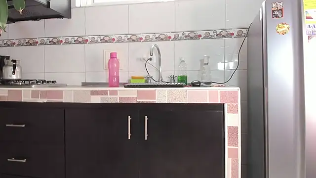 Snapshot of Fransheska-mon chatting on February 2025 10:09:01 PM Fransheska-mon online show from February 2025 10:09:01 PM