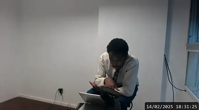 Snapshot of Mastertopdome chatting on February 2025 09:32:01 PM Mastertopdome online show from February 2025 09:32:01 PM