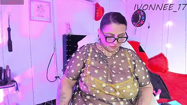 Snapshot of Ivonnee__ chatting on March 2026 02:38:02 AM Ivonnee online show from March 2026 02:38:02 AM