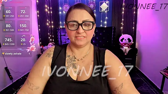 Snapshot of Ivonnee__ chatting on March 2026 04:35:01 AM Ivonnee online show from March 2026 04:35:01 AM