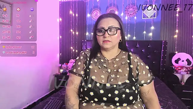 Snapshot of Ivonnee__ chatting on April 2026 09:48:02 PM Ivonnee online show from April 2026 09:48:02 PM