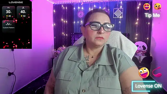 Snapshot of Ivonnee__ chatting on April 2026 03:44:02 AM Ivonnee online show from April 2026 03:44:02 AM