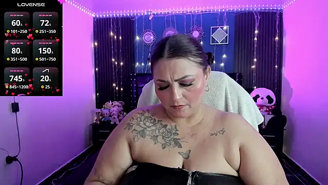Snapshot of Ivonnee__ chatting on April 2026 12:17:01 AM Ivonnee online show from April 2026 12:17:01 AM