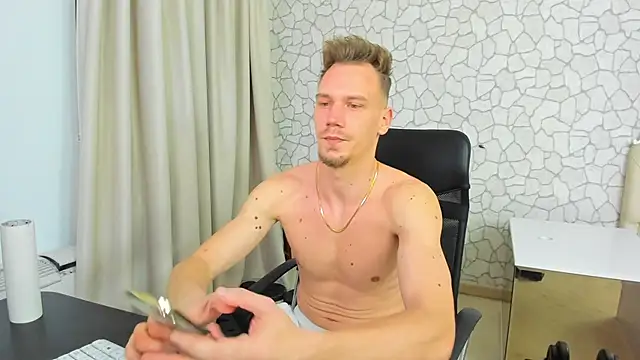 MateoBenjaminX online show from February 2025 07:53:02 PM