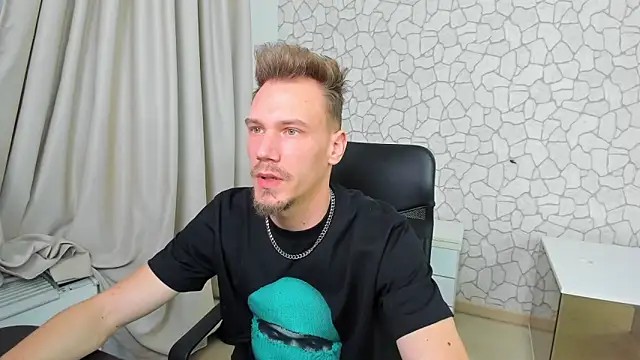 MateoBenjaminX online show from February 2025 06:23:02 PM