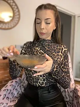 Mia Ethan online show from October 2025 08:23:02 AM