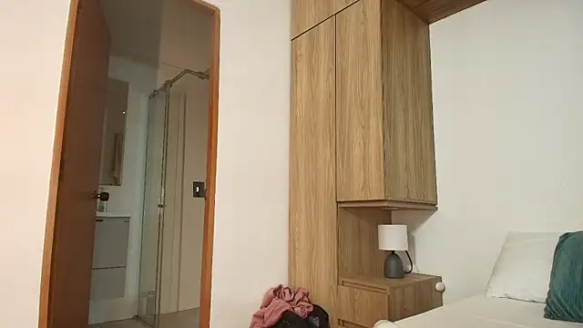 Milkdulce1 online show from October 2025 07:55:01 PM