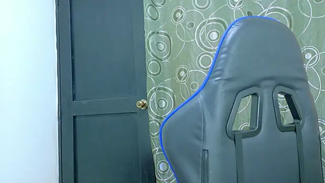 lindsayhoffman18 online show from March 2026 03:04:01 PM