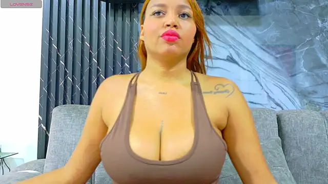 lindsayhoffman18 online show from April 2026 08:37:01 PM