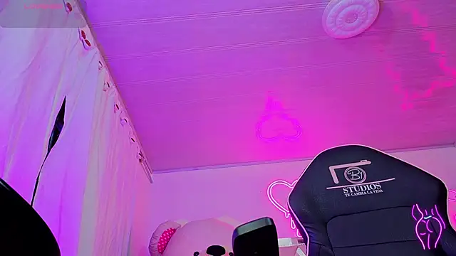 Laylafoxy tay online show from September 2025 03:29:01 AM