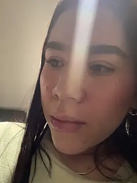 Snapshot of Im_Valen_Cute chatting on December 2024 03:40:01 AM Im Valen Cute online show from December 2024 03:40:01 AM