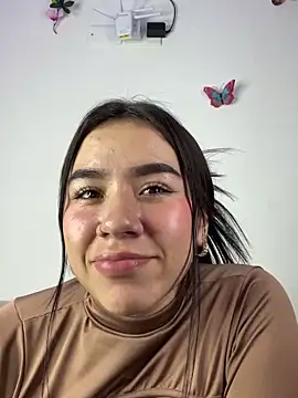 Snapshot of Im_Valen_Cute chatting on December 2024 02:33:01 AM Im Valen Cute online show from December 2024 02:33:01 AM