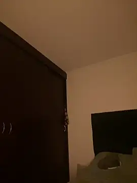 Snapshot of Im_Valen_Cute chatting on February 2025 11:37:01 PM Im Valen Cute online show from February 2025 11:37:01 PM